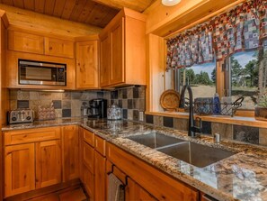 雪櫃、微波爐、焗爐、爐具