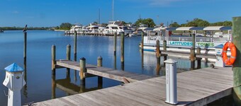 Peaceful Beach Getaway~ GORGEOUS 2nd Floor WATER VIEW ~ END UNIT~ NEWLY UPDATED