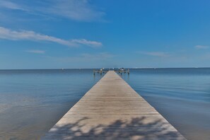 Beach nearby, sun loungers, beach towels