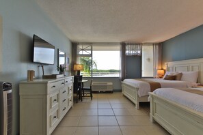 Iron/ironing board, WiFi, bed sheets - Dolphin Watch Corner #411 CLEAN Peaceful Beach 2nd Floor unobstructed WATER VIEW (Ruskin)