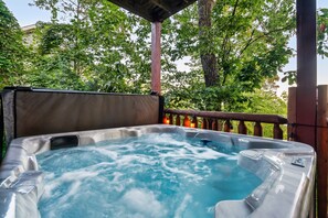 Outdoor spa tub - Views, 10 Foot Screen w/ Full Theater, 2 King Beds, New Pool Table, Fast WIFI (Sevierville)