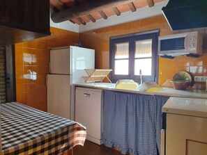 Frigorifero, microonde, forno, lavastoviglie