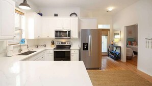 Coffee/tea maker, fridge, microwave, oven - Off The Hook | Dog-Friendly, 4 Bikes (Santa Rosa Beach)