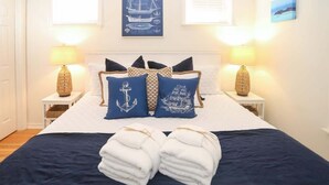 3 bedrooms, iron/ironing board, WiFi (free), bed sheets - Off The Hook | Dog-Friendly, 4 Bikes (Santa Rosa Beach)