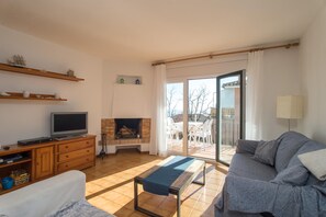 Télévision, cheminée