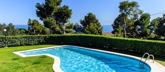 K-4 Apartment in a quiet area, with swimming pool