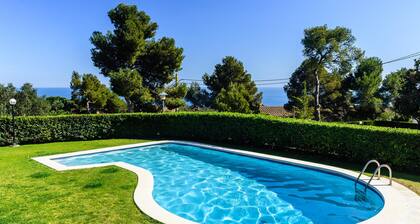 K-4 Apartment in a quiet area, with swimming pool