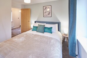 House | 4 bedrooms, free WiFi, bed sheets