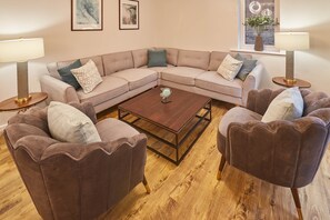 House | Living room | Flat-screen TV