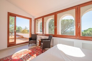 4 habitaciones y tabla de planchar con plancha 
