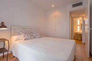 3 Schlafzimmer, Bügeleisen/Bügelbrett