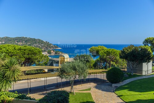 C-5 Nice apartment with sea views and pool