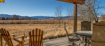 Home w/river access & stunning views of the mountains in Gallatin Gateway - Le Ciel