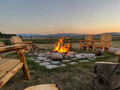 Home w/river access & stunning views of the mountains in Gallatin Gateway - Le Ciel