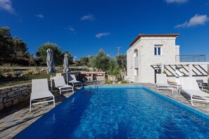 Piscine extérieure, piscine chauffée