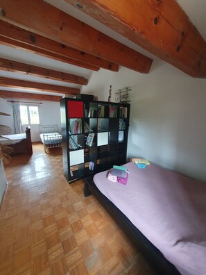 5 bedrooms, desk, iron/ironing board, travel cot
