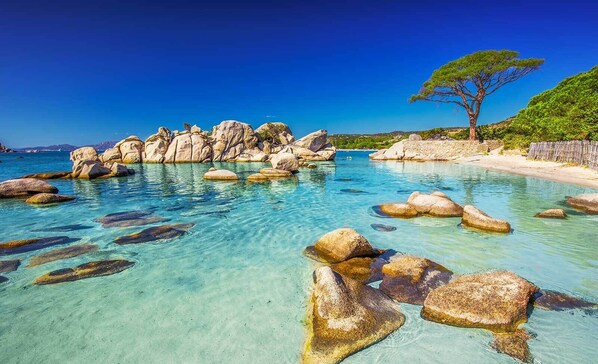 Beach nearby, sun-loungers - E case di u Puntale, villa **** 200 m2 for up to 12 people. (Ghisonaccia)