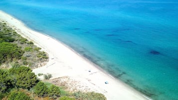 Plage à proximité, chaises longues