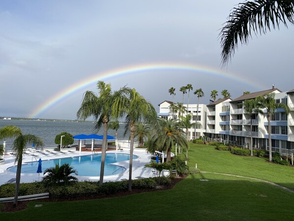 Alberca al aire libre y alberca climatizada