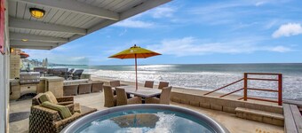 ON THE SAND!! Private Beach! OCEAN FRONT HOT TUB!!