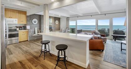 ON THE SAND!! Private Beach! OCEAN FRONT HOT TUB!! STR14-0126