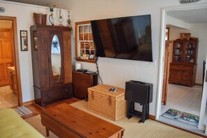 2 bedrooms, iron/ironing board, free WiFi