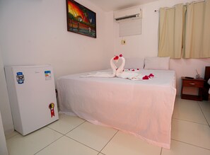 Quarto triplo standard | Frigobar, Wi-Fi de cortesia