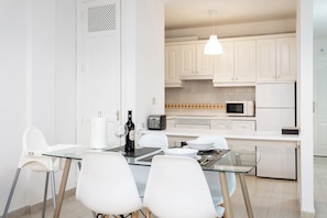 Microwave, oven, stovetop, coffee/tea maker