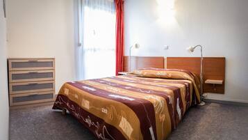 1 chambre, fer et planche Ă repasser, Wi-Fi gratuit, draps fournis