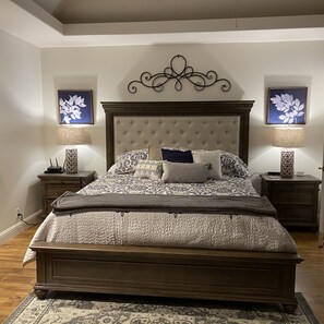 4 bedrooms, desk, iron/ironing board, travel cot - Lakefront Luxury & Stunning Views in LACC- 4Bed/3Bath, Private Dock, Lake Access (Lake Almanor Country Club)