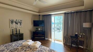4 bedrooms, desk, iron/ironing board, travel crib