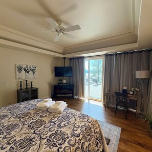 4 bedrooms, desk, iron/ironing board, travel cot