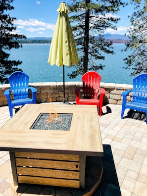 Outdoor dining - Lakefront Luxury & Stunning Views in LACC- 4Bed/3Bath, Private Dock, Lake Access (Lake Almanor Country Club)