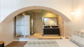 2 bedrooms, premium bedding, in-room safe, individually decorated