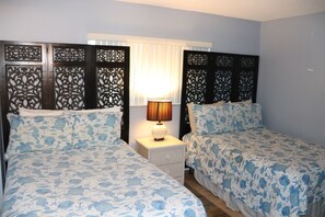 2 habitaciones, tabla de planchar con plancha, internet y ropa de cama