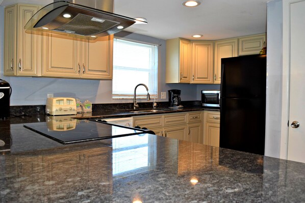 Fridge, microwave, stovetop, dishwasher