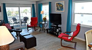 TV, DVD player - El Matador 239 by Alicia Hollis Rentals FREE TICKETS! $300/Day (Fort Walton Beach)