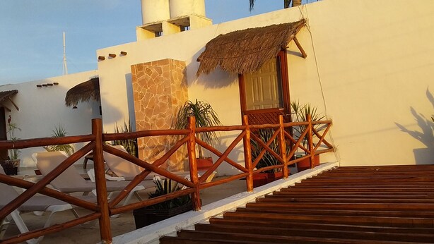 55-inch flat-screen TV with cable channels, TV - Hotel Punta Ponto (Río Lagartos)