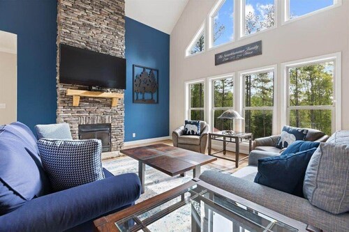 Blue Bayou: Luxury Lake Norman Retreat - Private Pool, Hot Tub, Deep Water Dock