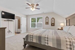 7 bedrooms, iron/ironing board, WiFi, bed sheets