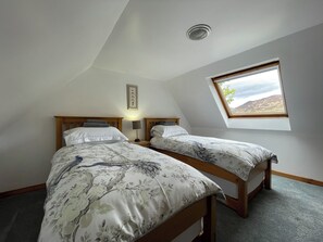 2 bedrooms, free WiFi, bed sheets - 2 bedroom accommodation in Dornie, near Kyle (Dornie, near Kyle)