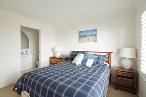 3 bedrooms, iron/ironing board, bed sheets