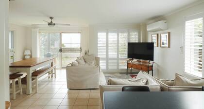 2/39 Beach Street, Harrington - Sit back and relax at Castaway 2