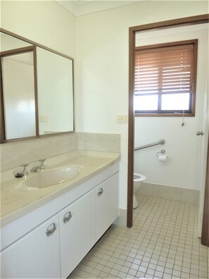 Bathtub