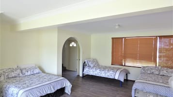 3 chambres, fer et planche Ă  repasser, draps fournis