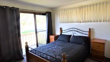 3 chambres, fer et planche Ă repasser, draps fournis