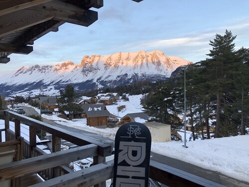 Grand appartement au pied des pistes (75m à plat)