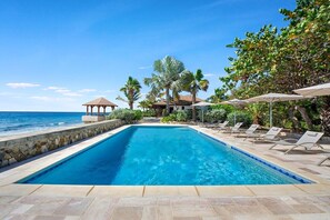 Outdoor pool - Blue Beach (4 bedrooms) - Baie Longue beachfront villa with pool, Terres Basses, St. Martin (Terres Basses)