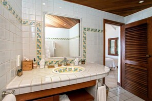Shower, hair dryer, towels, soap - Blue Beach (4 bedrooms) - Baie Longue beachfront villa with pool, Terres Basses, St. Martin (Terres Basses)