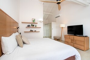 3 bedrooms, in-room safe, iron/ironing board, travel crib